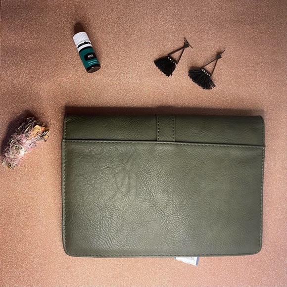 Universal Thread Clutch - Picture 2 of 3